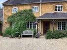 Family Friendly Courtyard Cottage in the Cotswolds